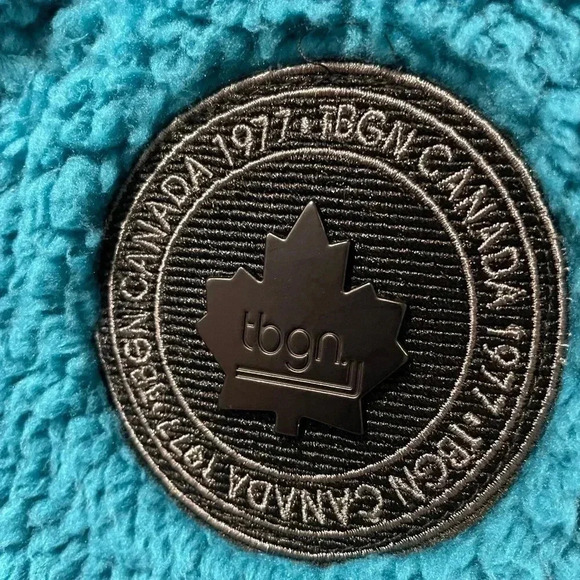 Toboggan Canadian Made Fleece Pullover Sweater - Picture 4 of 9